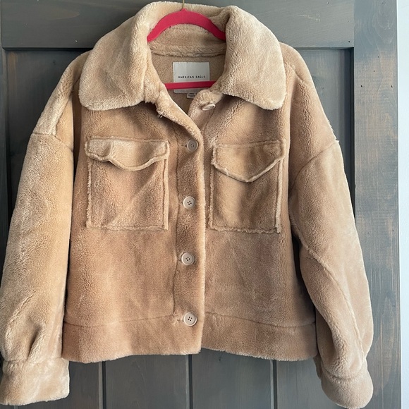 American Eagle 🦅 
Tan teddy fur jacket/coat 🧥 
Size Small - Picture 1 of 8